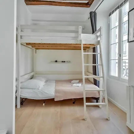 Cute Mezzanine In The Heart Of Paris