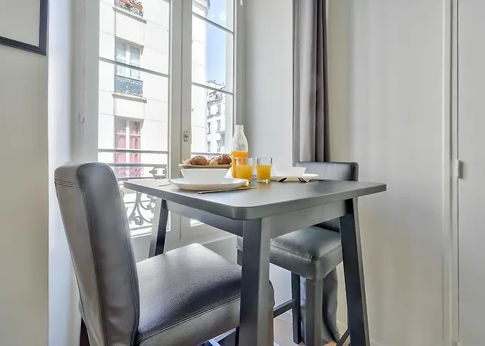 Cute Mezzanine In The Heart Of Lägenhet *